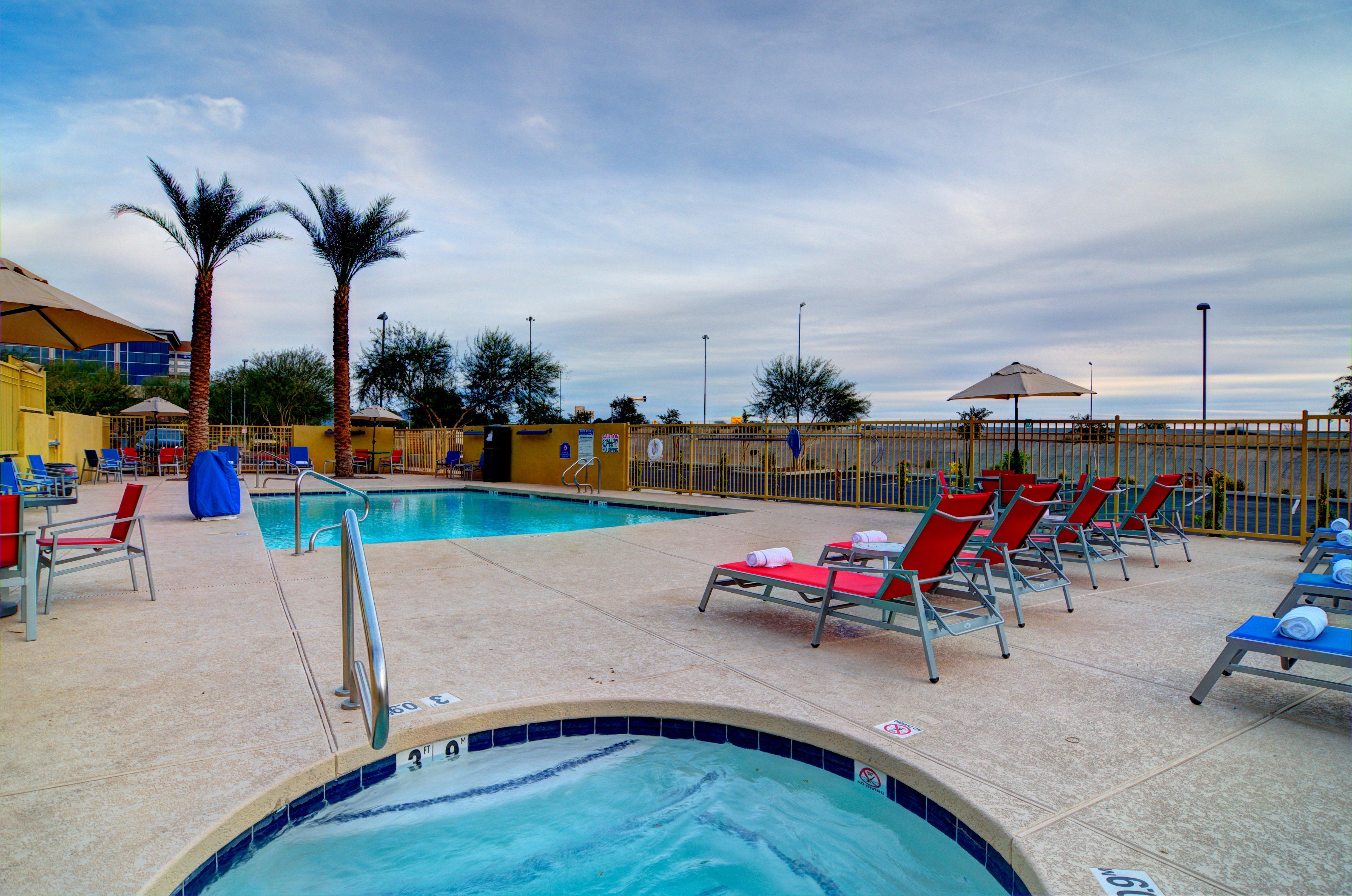 Holiday Inn Express & Suites - Phoenix North - Scottsdale By Ihg Eksteriør bilde